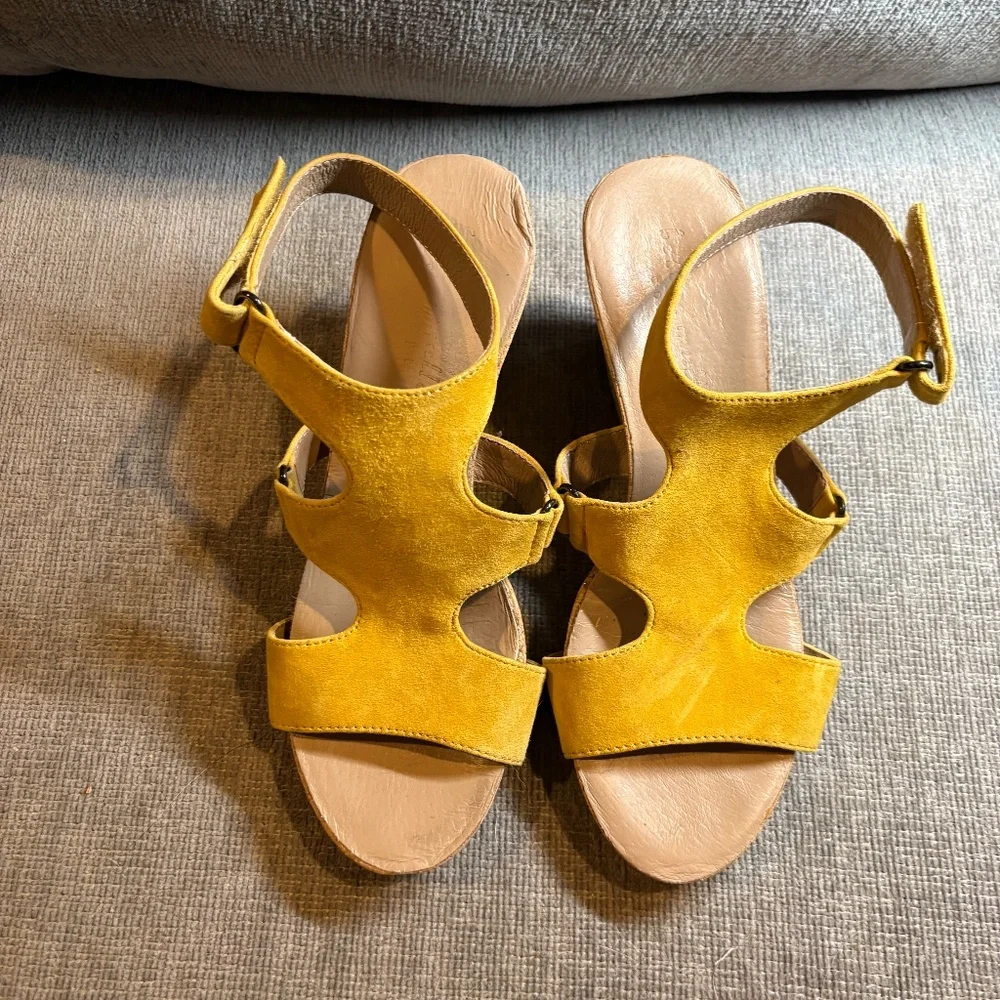 Bettye Muller Concept Yellow Suede Wedge Sandals, Sz 8.5 - Picture 2 of 4